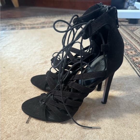 Black caged laced up heeled sandals - Picture 2 of 4